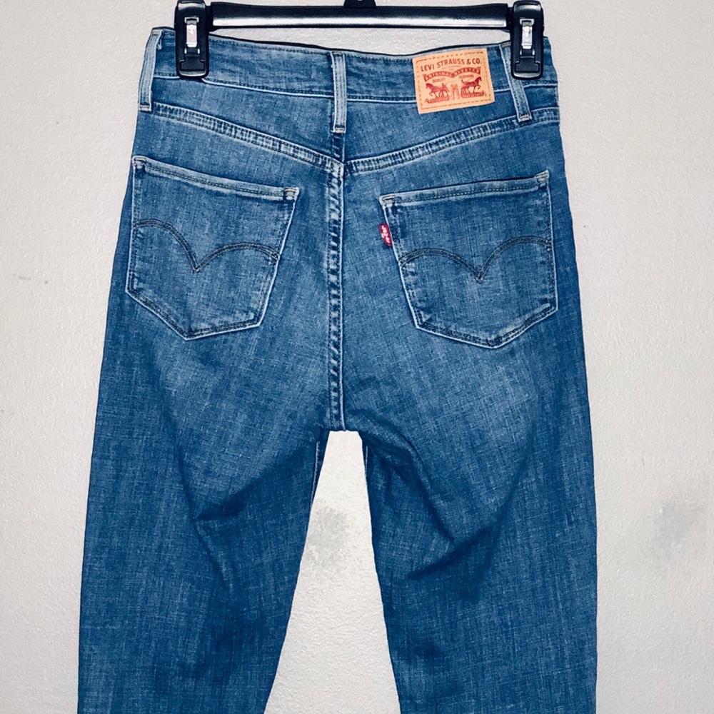 Levi’s High Rise Skinny Jeans - Picture 4 of 4
